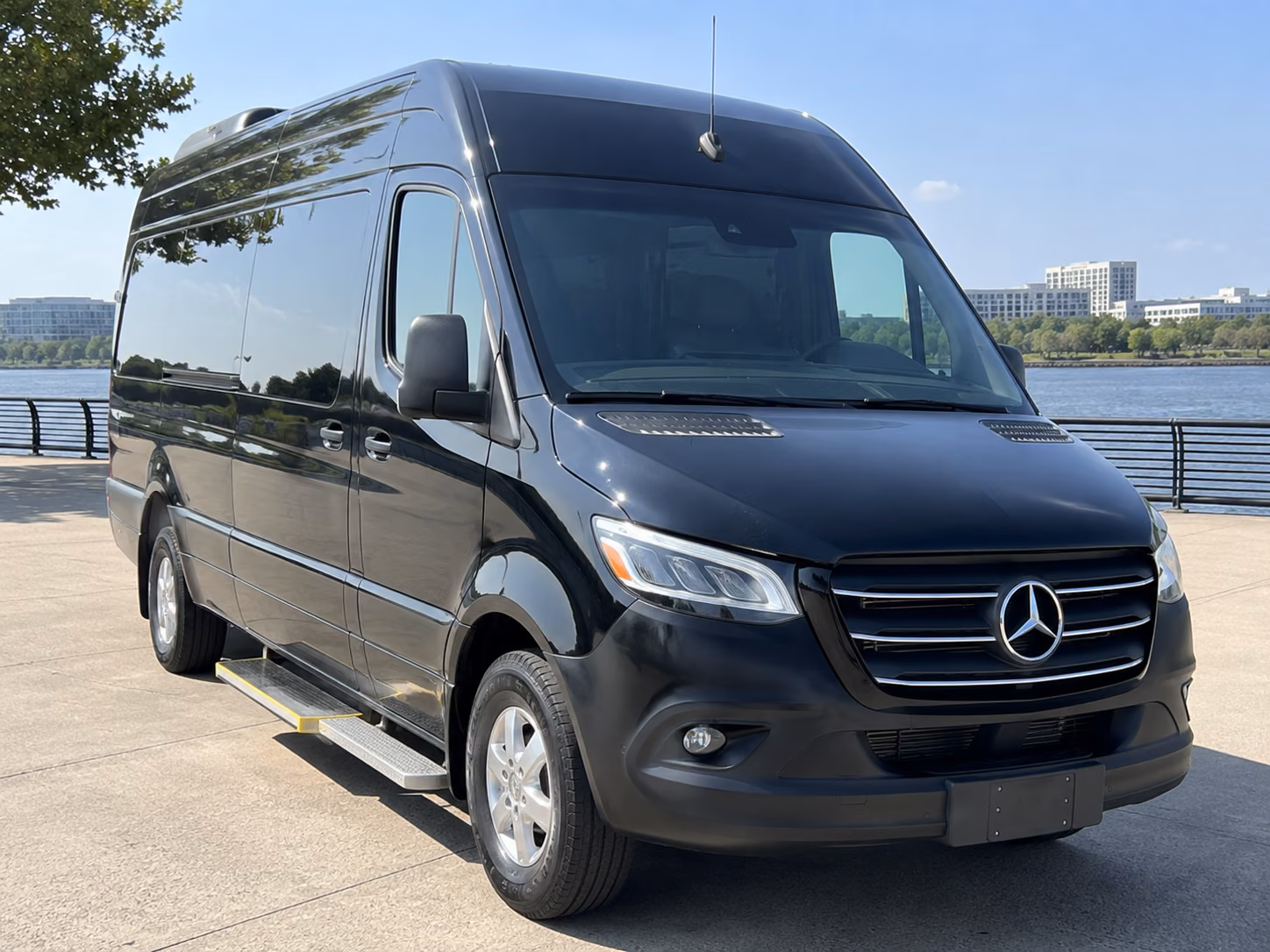 find the perfect transportation for your next airport transfer 1